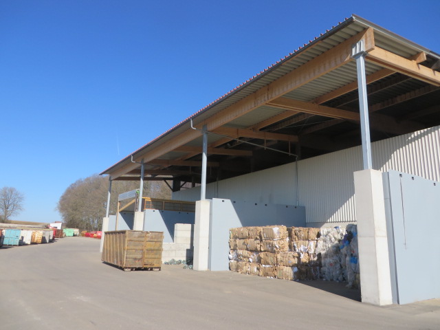 Sammelbereich an der Lagerhalle